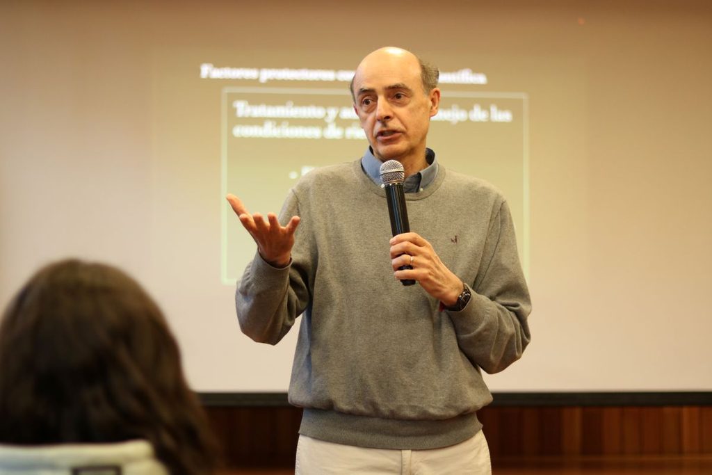 Estudiantes de 7° básico a IV° medio participan en charla sobre prevención del suicidio